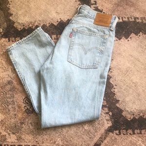 Levi’s Wedgie Straight Jean size 27